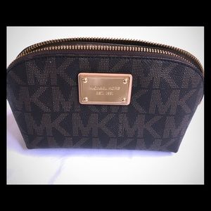 Michael Kors Makeup Bag -Classic Pattern